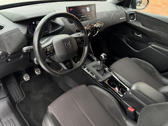 DS DS 3 CROSSBACK PureTech 100 Performance Line+ | Adaptive Cruise Control | Trekhaak afneembaar | Dodehoekdetectie | Parkeersensoren voor + achter | Carplay/Android Auto | Keyless | Climate Control | Achteruitrijcamera | Draadloze telefoonlader | Navigatie |