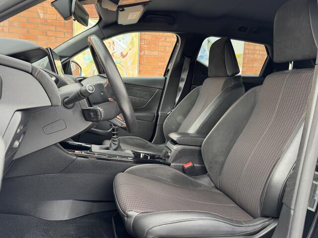 DS DS 3 CROSSBACK PureTech 100 Performance Line+ | Adaptive Cruise Control | Trekhaak afneembaar | Dodehoekdetectie | Parkeersensoren voor + achter | Carplay/Android Auto | Keyless | Climate Control | Achteruitrijcamera | Draadloze telefoonlader | Navigatie |