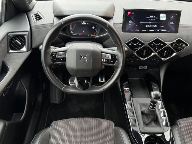 DS DS 3 CROSSBACK PureTech 100 Performance Line+ | Adaptive Cruise Control | Trekhaak afneembaar | Dodehoekdetectie | Parkeersensoren voor + achter | Carplay/Android Auto | Keyless | Climate Control | Achteruitrijcamera | Draadloze telefoonlader | Navigatie |