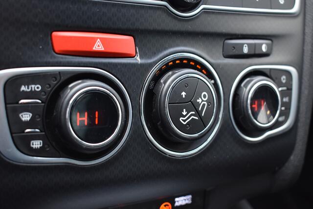 DS DS 4 PureTech 130 Performance Line Navi | Airco | Trekhaak | 4 Seizoenenbanden | + Aanhanger gewicht 1450 kg | Zeer Compleet
