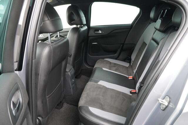 DS DS 4 BWJ 2017 1.2 131 PK Chic | NWE APK / CLIMA / CRUISE / NAVI / CAMERA / CARPLAY / LEDER-ALCANTARA / PRIVACY GLASS