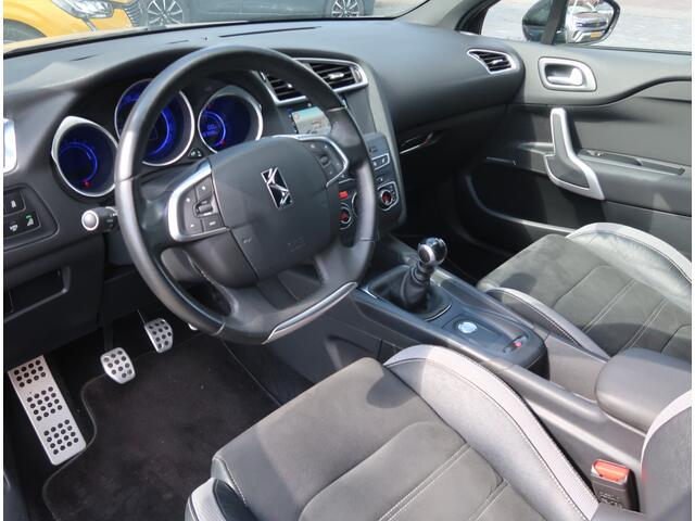 DS DS 4 serie * Super Luxe * Navigatie * Start Button * Vierseizoenenbanden * Trekhaak * Achteruitrijcamera * L.M. Velgen * Distributieriem reeds vervangen in 2022. Vingerhoets; Viertde Generatie Eersteklas Service !
