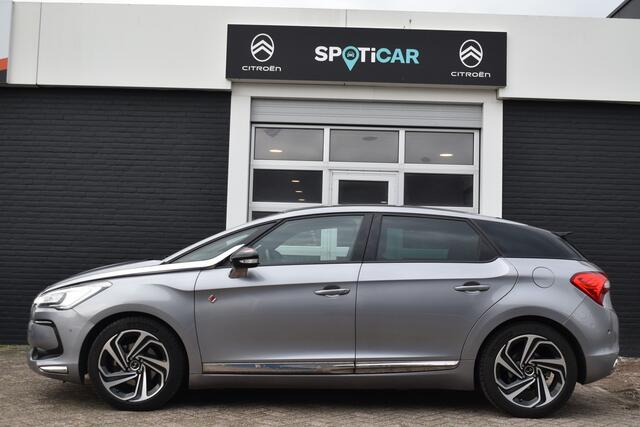 DS DS 5 THP 165pk Performance Line Automaat | Navigatiesysteem | Apple Carplay & Android Auto | Airco ECC | Afneembare Trekhaak (max aanhangergewicht 1400kg!) | Achteruitrijcamera | Parkeersensoren voor en achter | Dodehoek Detectie | Keyless | Panoramische panee