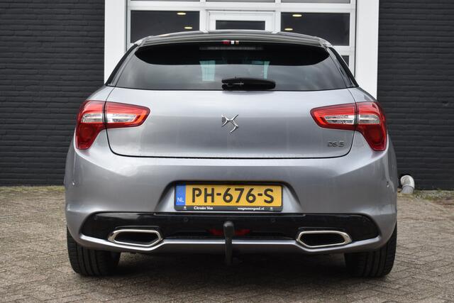 DS DS 5 THP 165pk Performance Line Automaat | Navigatiesysteem | Apple Carplay & Android Auto | Airco ECC | Afneembare Trekhaak (max aanhangergewicht 1400kg!) | Achteruitrijcamera | Parkeersensoren voor en achter | Dodehoek Detectie | Keyless | Panoramische panee