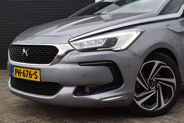 DS DS 5 THP 165pk Performance Line Automaat | Navigatiesysteem | Apple Carplay & Android Auto | Airco ECC | Afneembare Trekhaak (max aanhangergewicht 1400kg!) | Achteruitrijcamera | Parkeersensoren voor en achter | Dodehoek Detectie | Keyless | Panoramische panee