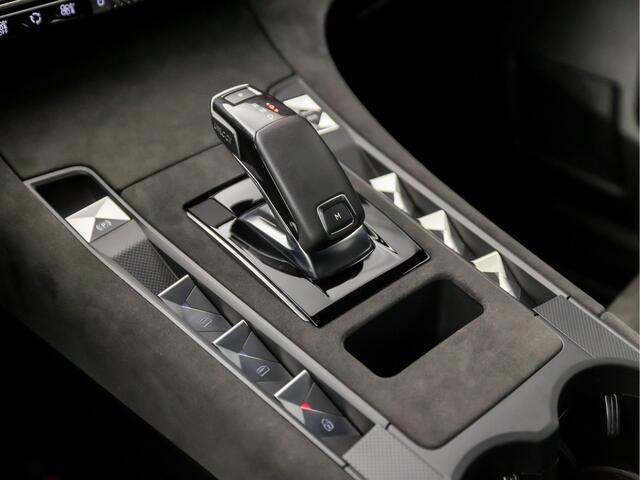 DS DS 7 Crossback 1.6 PureTech Performance Line 181Pk Automaat (APPLE CARPLAY, GROOT NAVI, LEDER/ALCANTARA, STOELVERWARMING, SPORTSTOELEN, 360 CAMERA, LED KOPLAMPEN, ZWART HEMEL, NIEUWE APK, NIEUWSTAAT)