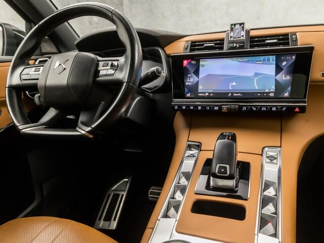 DS DS 7 Crossback 1.6 PureTech So Chic 225Pk Automaat (PANORAMADAK, APPLE CARPLAY, MEMORY SEATS, STOELVERWARMING, 360 CAMERA, LEDEREN SPORTSTOELEN, ADAPTIVE CRUISE, GETINT GLAS, NIEUWSTAAT)