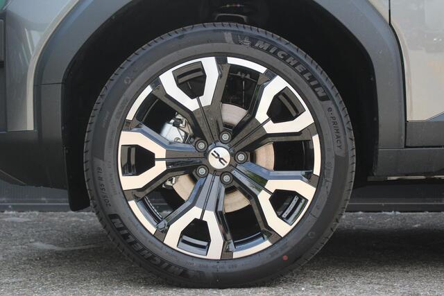 Dacia Bigster 1.8 Hybrid 155Pk Extreme | Navigatie | Virtual Cockpit | Draadloze Apple & Android Carplay | Parkeersensoren Voor & Achter | Middenarmsteun | Camera | 19 Inch Lichtmetalen Velgen | Elektrische Achterklep |