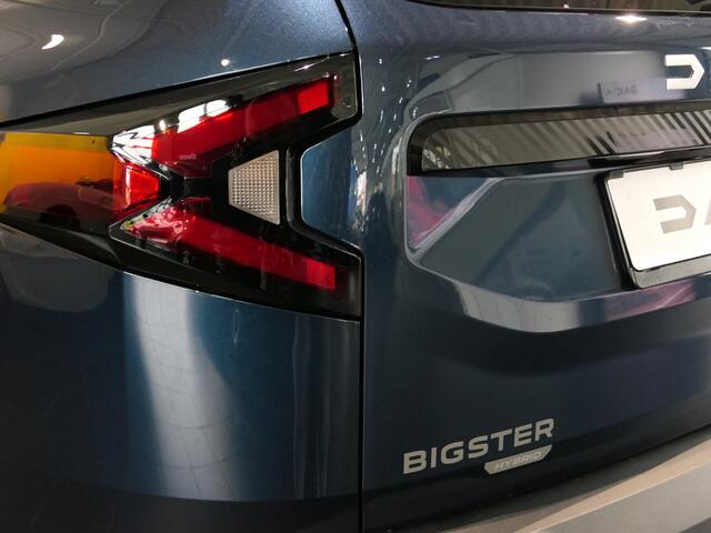Dacia Bigster 1.8 Hybrid 155 Journey *NIEUW* - Occasion Lease vanaf ¤589 p/m - - Dodehoek - Sensor v+a - 360 camera - Stuur + voorruit + stoelverwarming