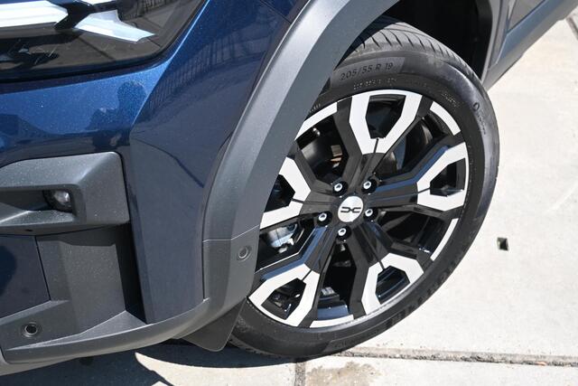 Dacia Bigster Hybrid 155 Launch Edition | SCHUIF/KANTELDAK | STUUR/STOELVERWARMING | NAVI | 360 CAMERA | ADAPT. CRUISE CONTROL | APPLECARPLAY/ANDROIDAUTO | CLIMATE CONTROL | PDC | LMV
