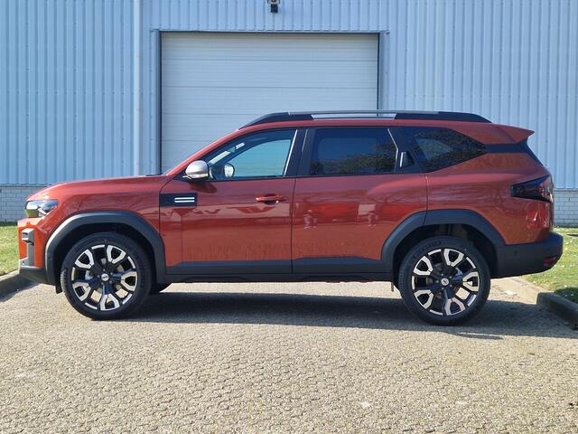 Dacia Bigster Full Hybrid 155pk Launch Edition / Panorama dak / Adaptieve Cruise Control / Elektrisch bedienbare Achterklep / Voorruitverwarming / Verwarmbare voorstoelen / Stuurwielverwarming / Navigatie af fabriek / 360 Graden(Rondomzicht)-camera / Apple Carplay & Android Auto / 19" Lichtmetalen Velgen / Levertijd I.O. /