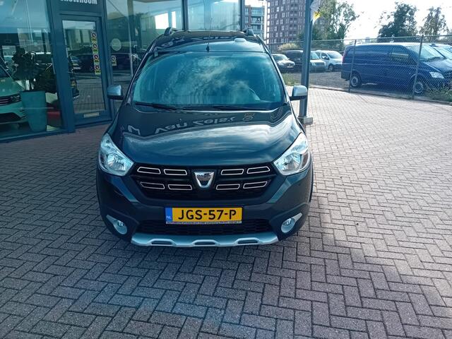 Dacia DOKKER 1.6 SCe Stepway, Airco, Multimediasysteem, Navigatie, Cruise control, Bluetooth, Parkeersensoren, Camera, Elektrische ramen en spiegels, Winter en zomer set, Nette auto, BOVAG