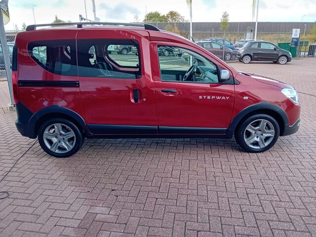 Dacia DOKKER 1.3 TCe Stepway, Airco, Multimediasysteem, Navigatie, Bluetooth, Parkeersensoren, Cruise control, Camera, Elektrische ramen en spiegels, Centrale vergrendeling met AB, Dealer onderhouden, BOVAG