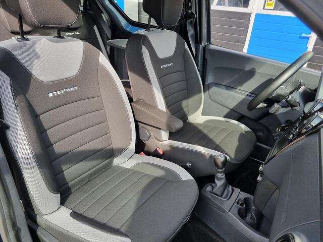 Dacia DOKKER 1.3 TCe Stepway 130pk. NAVI / CRUISE / CAMERA / PDC / AIRCO
