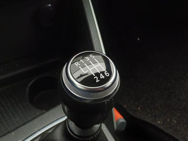 Dacia DUSTER 1.0 TCe Bi-Fuel Prestige LPG-G3 / Navigatie / Climate Control / Parkeersensoren + Camera / Lichtmetalen Velgen / Cruise Control / LED
