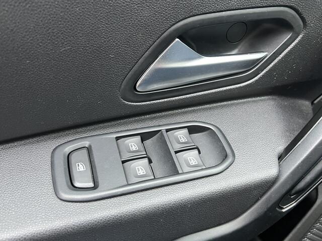 Dacia DUSTER 1.0 TCe Comfort | Trekhaak | Stoelverwarming | Parkeersensoren | Airco | Lichtmetaal | Cruise Control | BT-Telefoonfunctie |