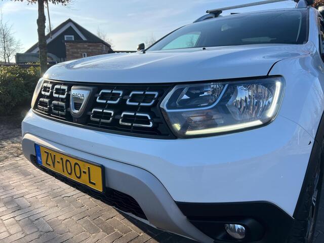 Dacia DUSTER 1.6 SCe Prestige | Uniek | Grijs Kenteken | 4X4 | Camera | Trekhaak | Stoelverwarming |