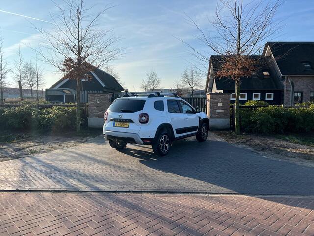 Dacia DUSTER 1.6 SCe Prestige | Uniek | Grijs Kenteken | 4X4 | Camera | Trekhaak | Stoelverwarming |