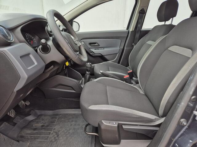 Dacia DUSTER 1.0 TCe 100 Essential Handgeschakeld / Stoelverwarming / Cruise control / Lichtmetalen wielen 16" / Elektrische ramen voor /