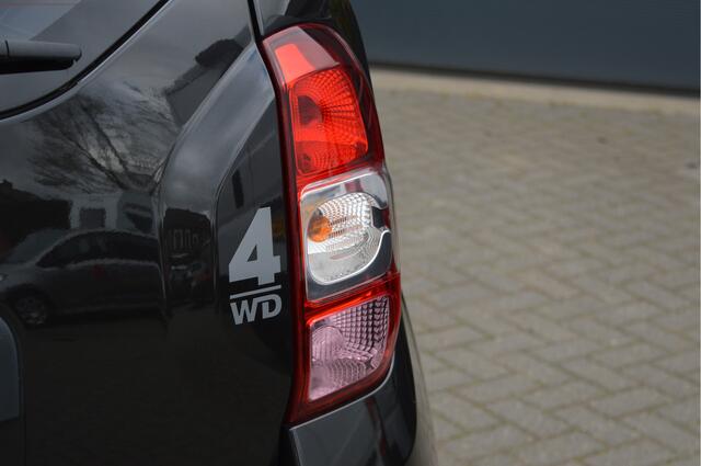 Dacia DUSTER 1.2 TCe 4x4 Lauréate | Nieuwe ketting/Airco/Trekhaak | Met 12 maanden Bovag garantie!