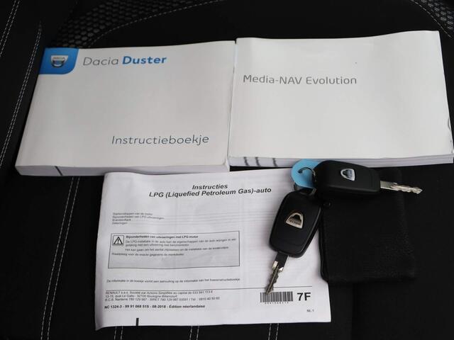 Dacia DUSTER TCe 100pk Bi-Fuel Prestige | Achteruitrijcamera | Navigatie | Trekhaak | lichtmetalen velgen 17" |