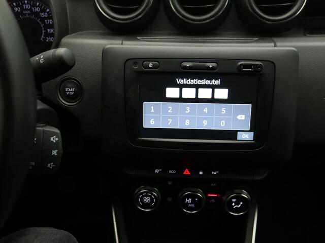 Dacia DUSTER TCe 130 Prestige | Climate Control | Navigatie | Lichtmetalen velgen | Sensoren achter met achteruitrijcamera | Dacia handsfree card voor het openen sluiten en starten | Metaalkleur |