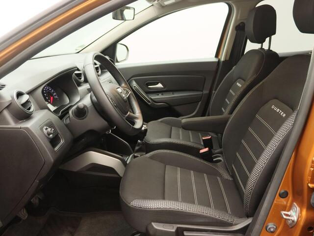 Dacia DUSTER TCe 130 Prestige | Climate Control | Navigatie | Lichtmetalen velgen | Sensoren achter met achteruitrijcamera | Dacia handsfree card voor het openen sluiten en starten | Metaalkleur |
