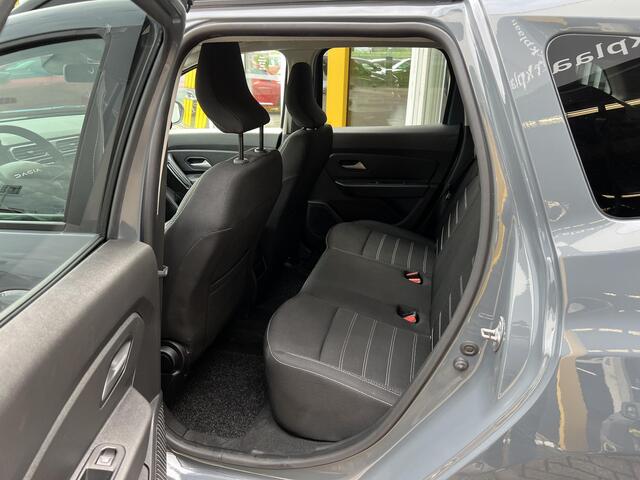 Dacia DUSTER 1.3 TCe 150 Journey | Navigatie | Achteruitrijcamera | Stoelverwarming | LED | Climate Control | Parkeersensoren | Cruise Control | Lichtmetaal |