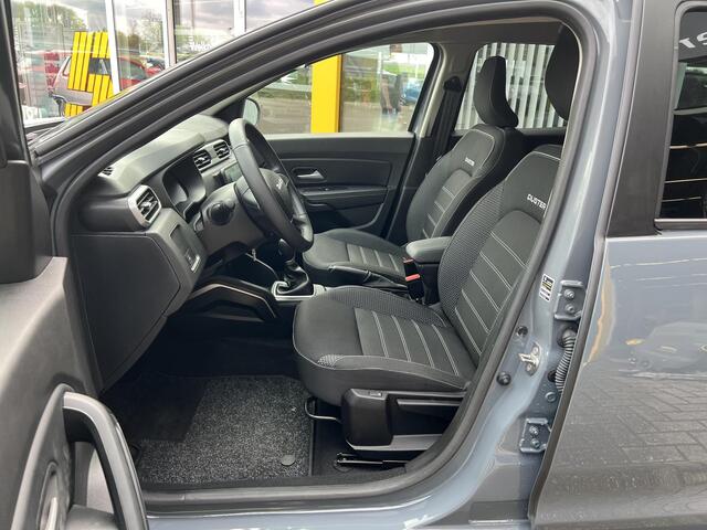 Dacia DUSTER 1.3 TCe 150 Journey | Navigatie | Achteruitrijcamera | Stoelverwarming | LED | Climate Control | Parkeersensoren | Cruise Control | Lichtmetaal |
