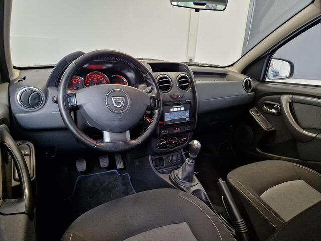 Dacia DUSTER 1.2 TCe 4x2 Lauréate | 2e-Eig. | Trekhaak | Navigatie | Licht Metalen Velgen |