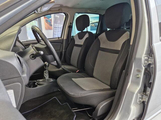 Dacia DUSTER 1.2 TCe 4x2 Lauréate | 2e-Eig. | Trekhaak | Navigatie | Licht Metalen Velgen |