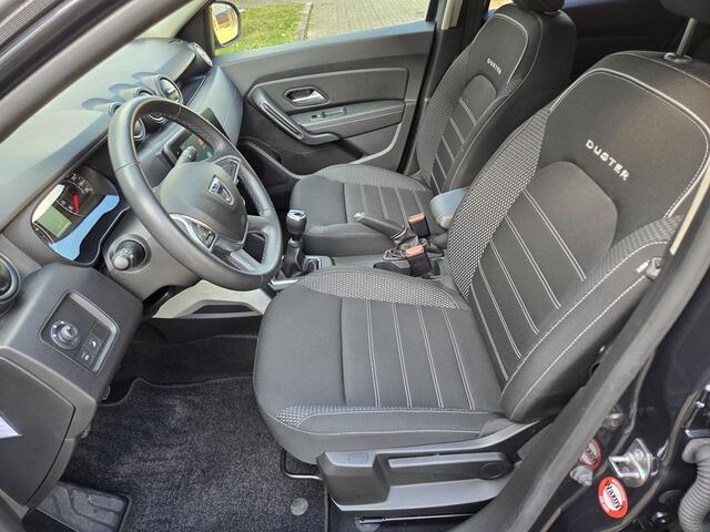 Dacia DUSTER 1.0 TCe 100 Bi-Fuel Journey / 1e Eigenaar / Dealer Onderhouden / Trekhaak / Achteruitrijcamera / Apple Carplay/Android Auto / Dodehoekdetectie /