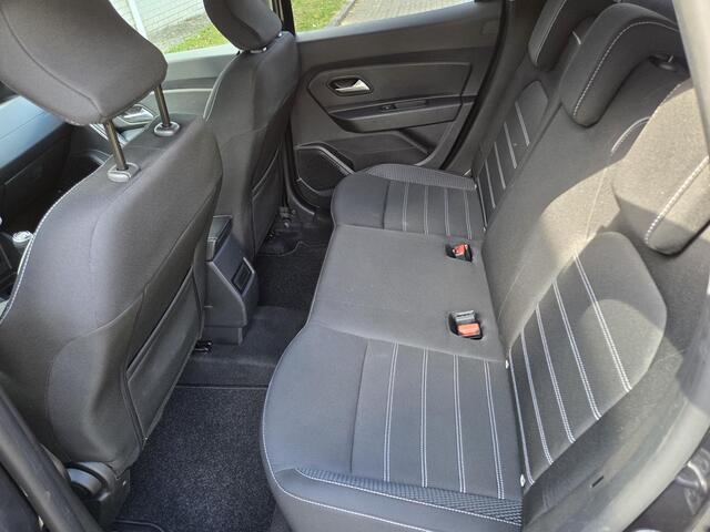 Dacia DUSTER 1.0 TCe 100 Bi-Fuel Journey / 1e Eigenaar / Dealer Onderhouden / Trekhaak / Achteruitrijcamera / Apple Carplay/Android Auto / Dodehoekdetectie /