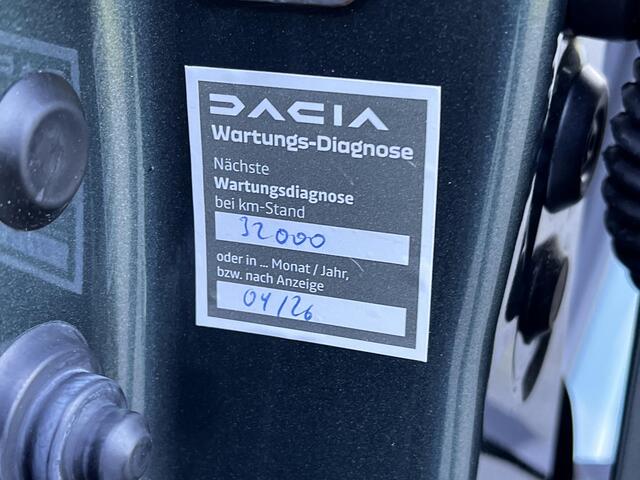 Dacia DUSTER 1.6 Hybrid 140 Extreme Automaat / Weinig km / Navigatie / Camera 360° / Apple Carplay Android / Dode hoek detectie /