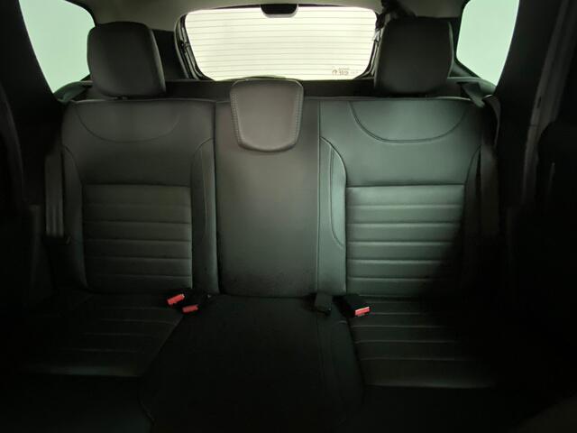 Dacia DUSTER 1.2 TCe 4x2 Prestige. Navi. Pano!