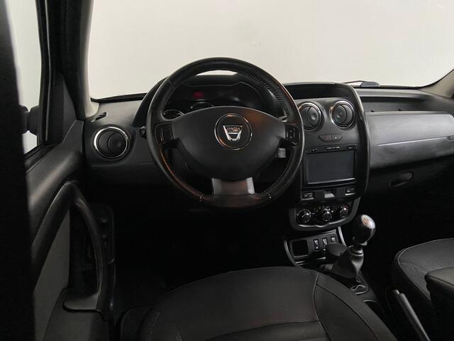 Dacia DUSTER 1.2 TCe 4x2 Prestige. Navi. Pano!