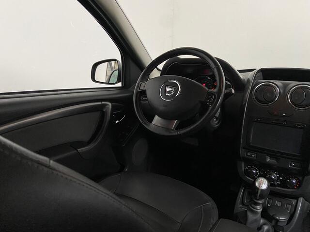 Dacia DUSTER 1.2 TCe 4x2 Prestige. Navi. Pano!