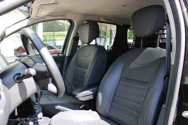 Dacia DUSTER 1.2 TCe 4x2 Blackshadow Navigatiesysteem | Achteruitrij camera | Parkeersensoren