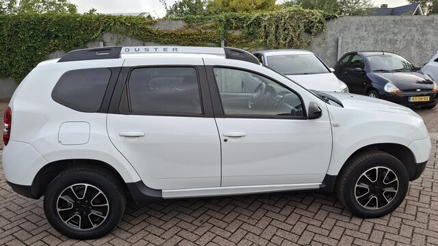 Dacia DUSTER 1.2 TCE 4x2 Blackshadow Leder, Navigatie, Camera
