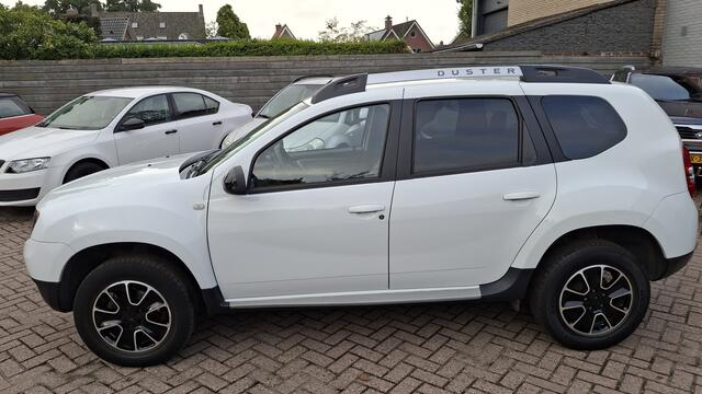 Dacia DUSTER 1.2 TCE 4x2 Blackshadow Leder, Navigatie, Camera