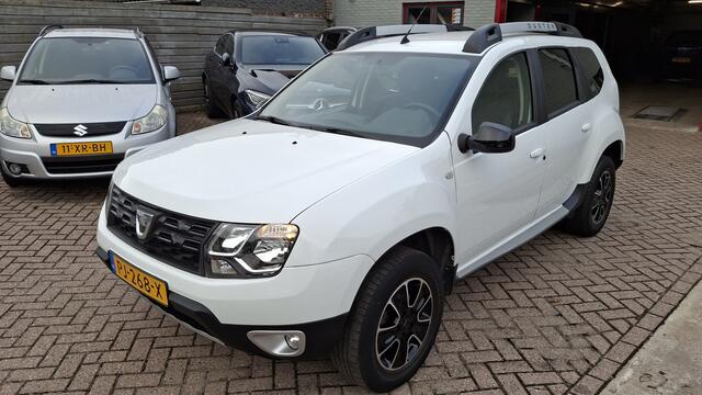 Dacia DUSTER 1.2 TCE 4x2 Blackshadow Leder, Navigatie, Camera