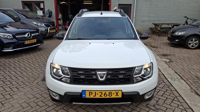 Dacia DUSTER 1.2 TCE 4x2 Blackshadow Leder, Navigatie, Camera
