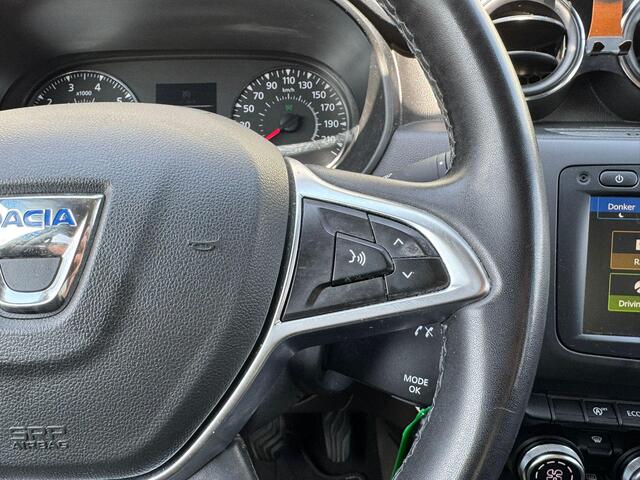 Dacia DUSTER 1.3 TCe Tech Road / Trekhaak 1.500 KG Trekgewicht / Onderhoudshistorie Bekend / Parkeersensoren Voor + Achter / Climate Control / Treeplanken / Bullbar / Cruise Control / Stoelverwarming / Navigatie / Bluetooth / Camera /