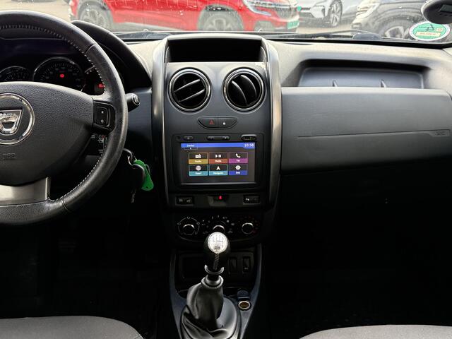 Dacia DUSTER 1.5 dCi S&S 4x2 Prestige | Trekhaak | Navigatie | Achteruitrijcamera | Cruise Control | Stoelverwarming | Airco | Parkeersensoren | Lichtmetaal | BT-Telefoonfunctie |