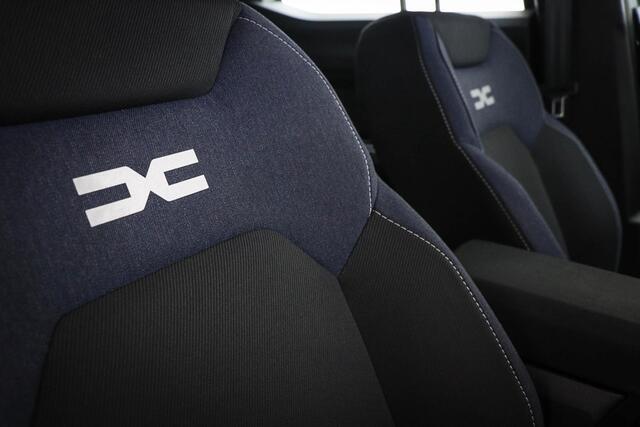 Dacia DUSTER 1.2 TCe 130 mild hybrid Expression | WINTER PACK | STOELVERWARMING | NAVIGATIE | DAB | APPLE | CAMERA