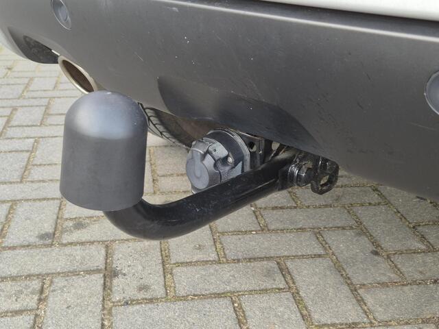 Dacia DUSTER 1.3 TCe 150 Extreme Automaat / Trekgewicht 1500 kg / Dealer onderhouden / Trekhaak vast / Stoelverwarming / Achteruitrijcamera / Cruise control / Keyless Entry/Start / Apple Carplay Android Auto / Climate control /