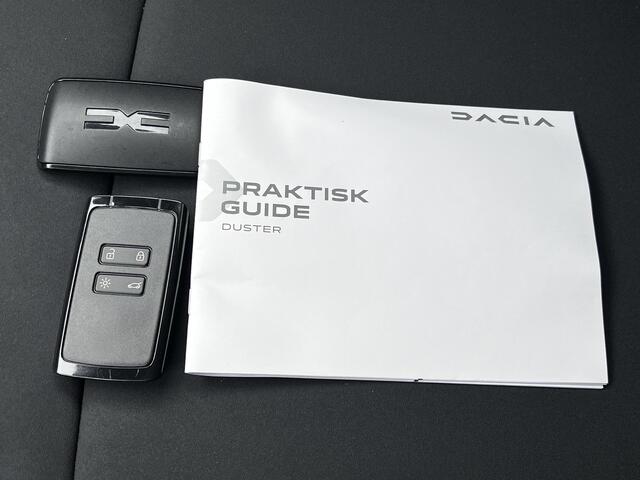 Dacia DUSTER 1.6 Hybrid 140 Extreme Automaat / Fabrieksgarantie tot 05-2028 < 100.000km** / Stuur- en stoelverwarming / Voorruitverwarming / Navigatie via Apple Carplay Android / 17" LM wielen /