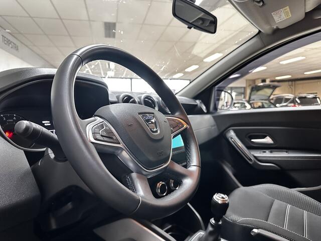 Dacia DUSTER 1.0 TCe Bi-Fuel LPG! Prestige/ DEALER ONDERHOUDEN!/ 17'' LMV/ Camera/ Extra getint glas/ LED Koplampen/ Apple + Android/ Dode-Hoek Ass./ DAB+/ Navi/ Clima/ Cruise/ Multi. LEDER. Stuur/ Mistl./ PDC.