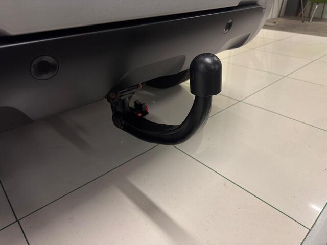 Dacia DUSTER 1.3 TCe Prestige | Trekhaak | Navigatie | Achteruitrijcamera |