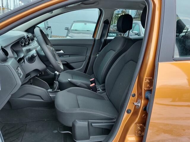 Dacia DUSTER 1.0 TCe 101pk Bi-Fuel Comfort | 1ste Eigenaar + Origineel NL | LPG-G3 | Airco | Cruise | Bluetooth Carkit+Streaming | Elek.Ramen+Spiegels | Cv+Ab | Stuurbekrachtiging | Mistlampen | 16''lm